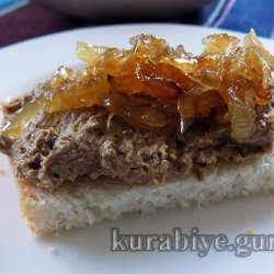 Паштет із курячої печінки з карамелізованою цибулею