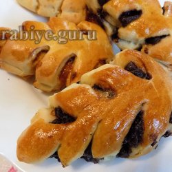 Дріжджові булочки Листочок з джемом 