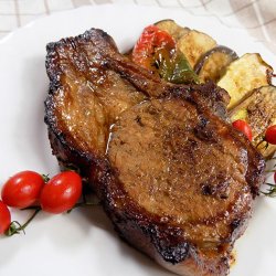 М'ясо запечене у духовці з овочами і зеленим соусом 