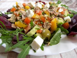 Салат з яловичиною та свіжими овочами