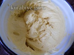 Вишневий кекс з маком