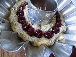 Вишневий кекс з маком