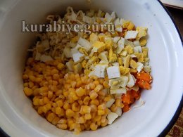 Салат Сандра з ковбасним сиром