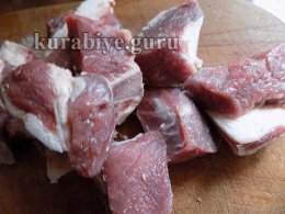 Говядина тушеная в вине с сырными булочками