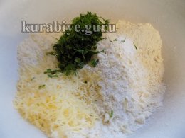 Говядина тушеная в вине с сырными булочками