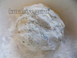 Говядина тушеная в вине с сырными булочками