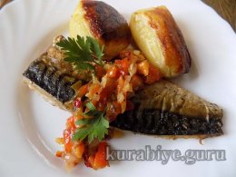 Жареная скумбрия с сальсой из сладкого перца 