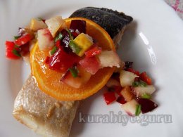 Лосось запечённый в духовке с фруктовой сальсой