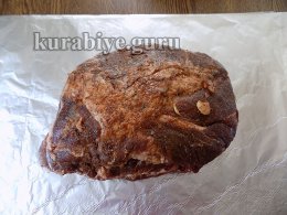Запечений свинячий ошийок у фользі