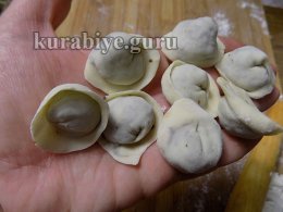 Борщ буряковий з грибними вушками