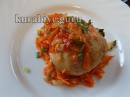 Курица тушеная в сметане с овощами