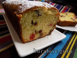 Кекс сирний з родзинками та лимоном