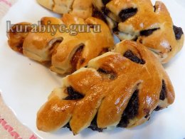 Дріжджові булочки Листочок з джемом 