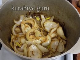 Сливочное рагу из говядины с шампиньонами 