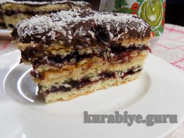 Ніжний пісочний пляцок з джемом і кремом