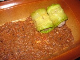 Рулетики з баклажанів з м'ясом і рисом