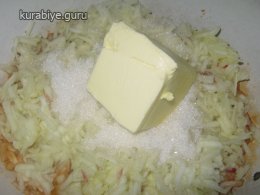 Шведський яблучний пиріг з вершками